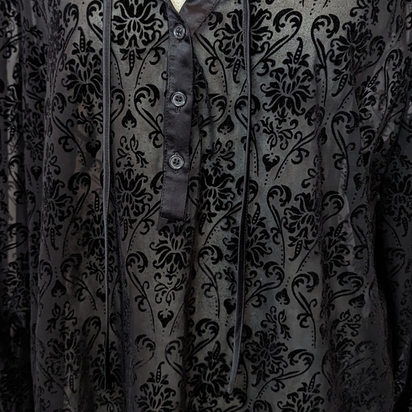 Penningtons Black Velveteen and Mesh Paisley Burnout Blouse Size 1x - Picture 10 of 10